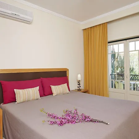 Quinta Pedra Dos Bicos Aparthotel 4*