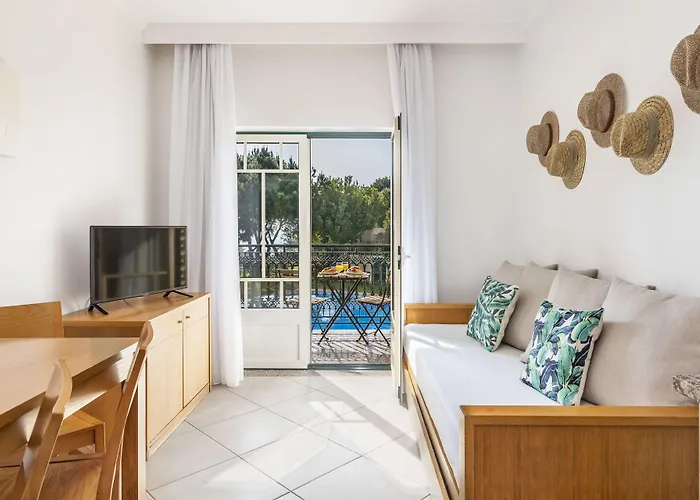 Aparthotel Quinta Pedra Dos Bicos 4*